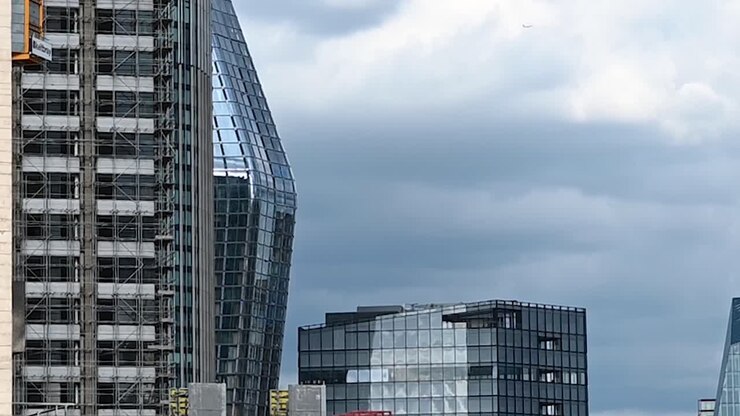 Vista de One Blackfriars da Ponte de Waterloo, ao lado da ITV, Londres, Reino Unido.
