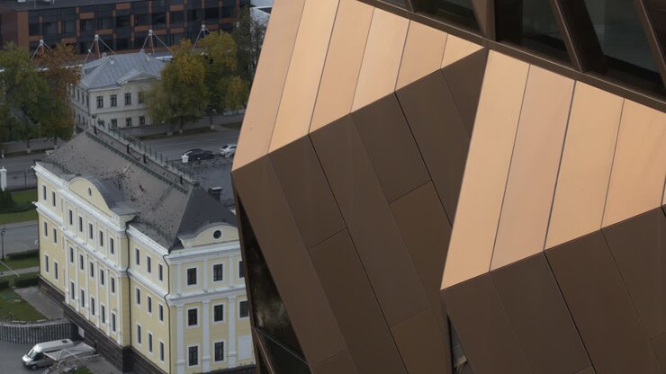 Architettura moderna e storica in città