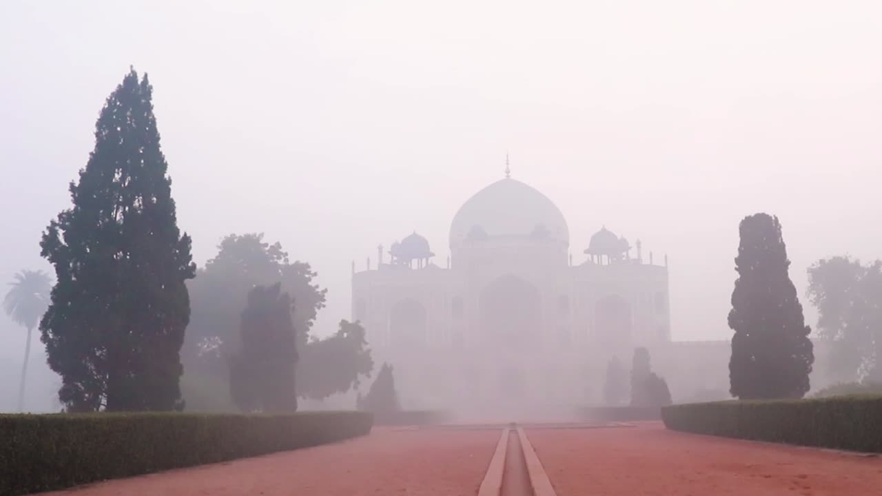 humayun-grab am nebligen morgen aus einer einzigartigen perspektive, aufgenommen in delhi, indien