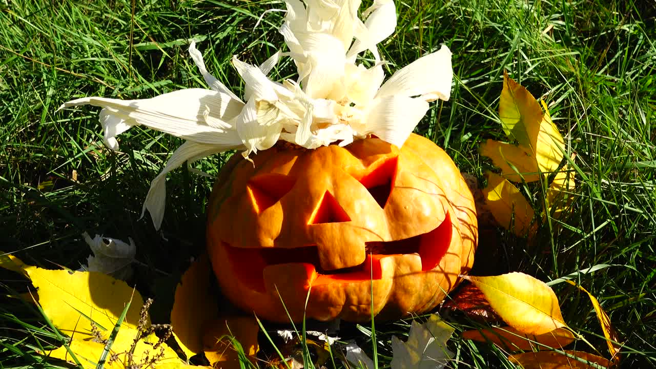 Calabaza espeluznante de Halloween. Rodaje en octubre.