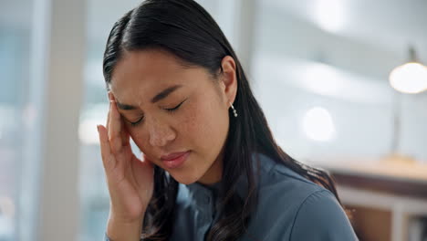 Negocios,-Mujer-Asiática-Y-Dolor-De-Cabeza-Despegan