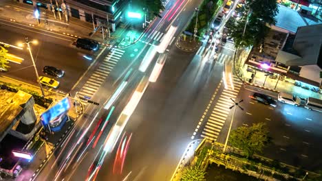 tráfico de 4k.time lapse en la intersección de bangkok, tailandia