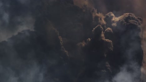 Espesas-Nubes-Oscuras-De-Cumulonimbus-Se-Movían-Por-El-Cielo