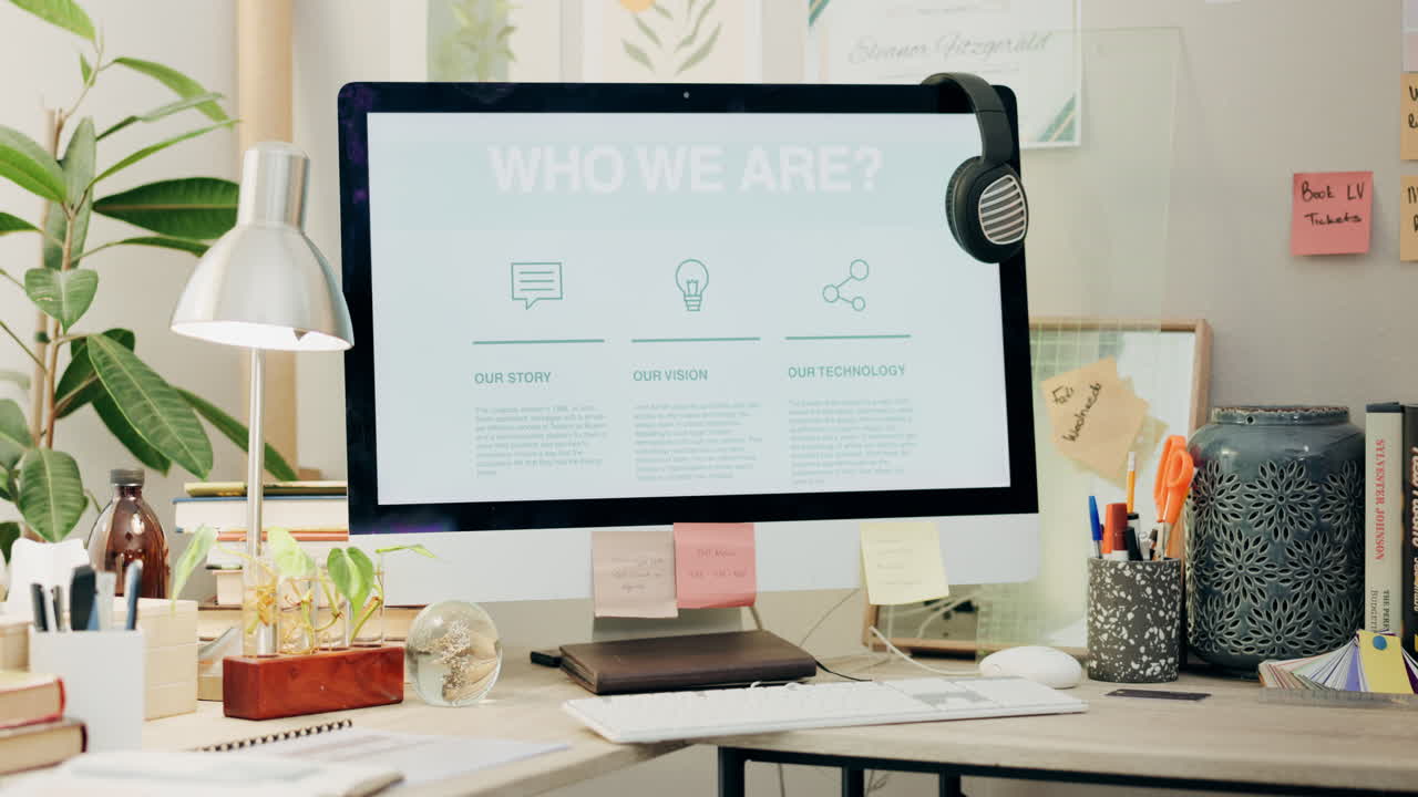 사무실, 컴퓨터 화면 및 우리에 대한 웹 사이트