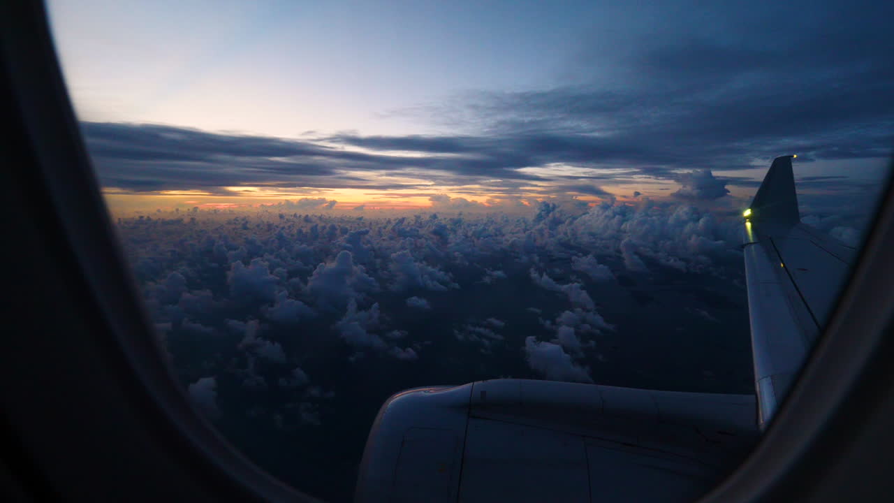Slow motion window seat video from a passenger airliner