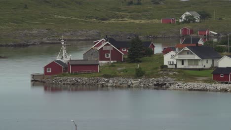 Typical-Cabin-And-House-In-Sleneset-Ferry-Port-In-Solvaeroyene-in-Luroy,-Nordland,-Norway