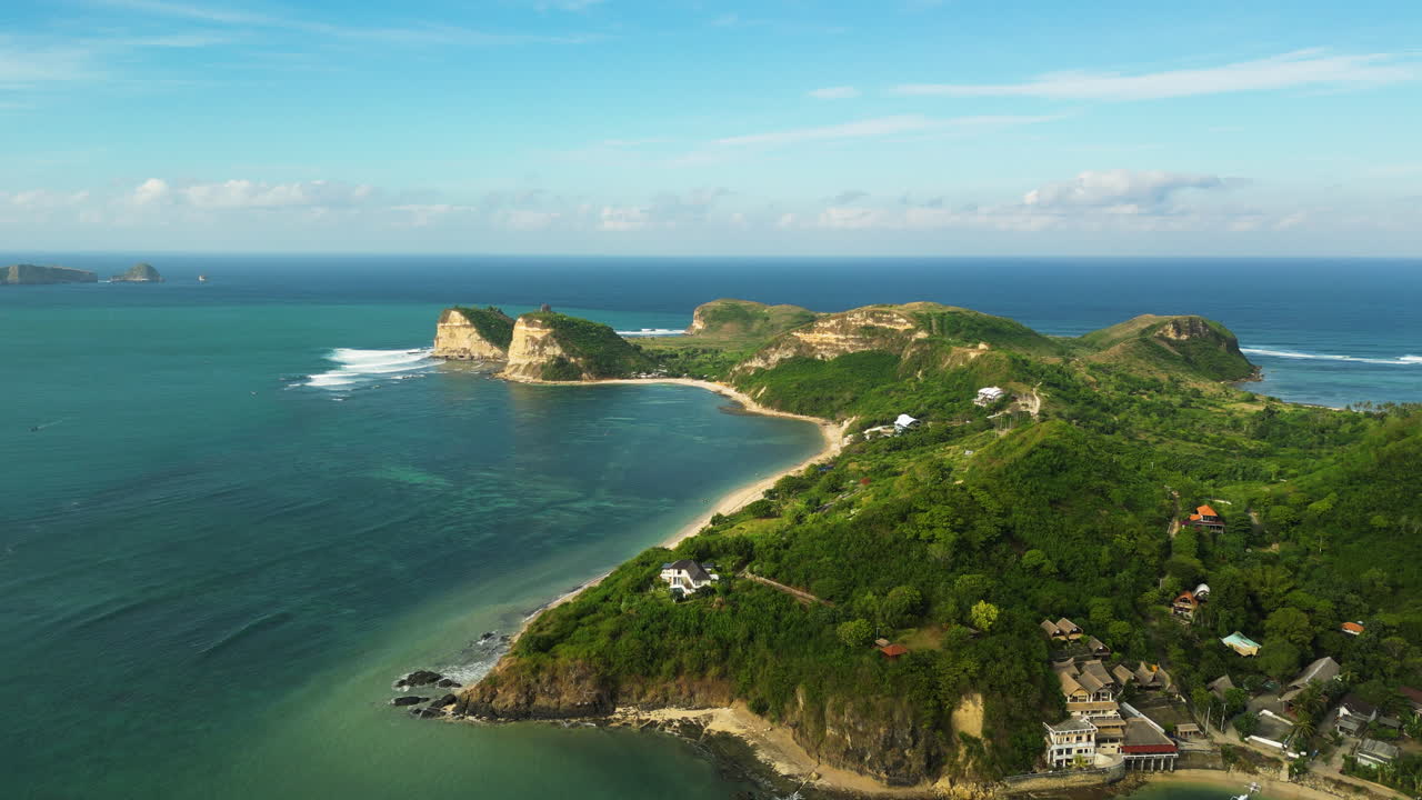 인도네시아 의 게루푸크 마을 의 롬복 반도 와 이국적 인 해안선 의 항공 사진