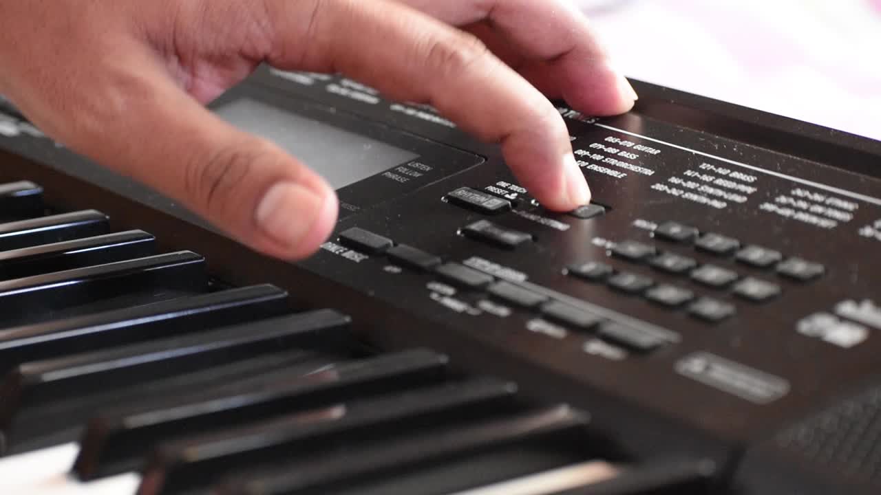 tocar el teclado y cambiar el número de canal del teclado