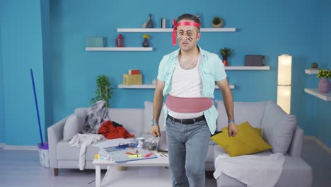 funny and wrong sport running man hurts his kneecap.