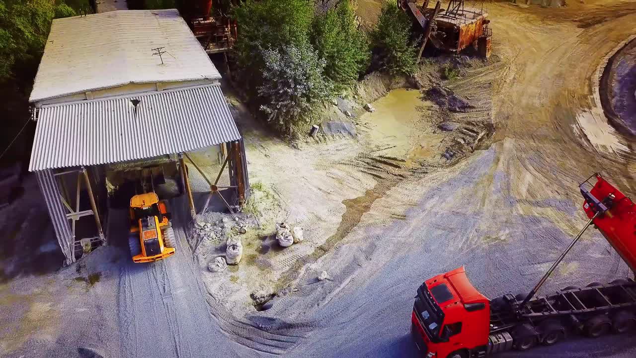 operaciones de cantera con maquinaria pesada