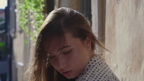una joven en venecia.