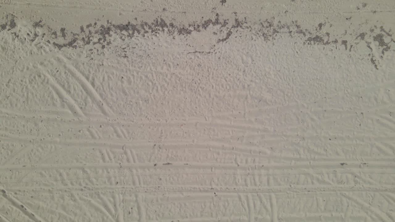 에파노미, 할키디키, 그리스의 열대 해변에 있는 반도 위의 4k 오버헤드 클립