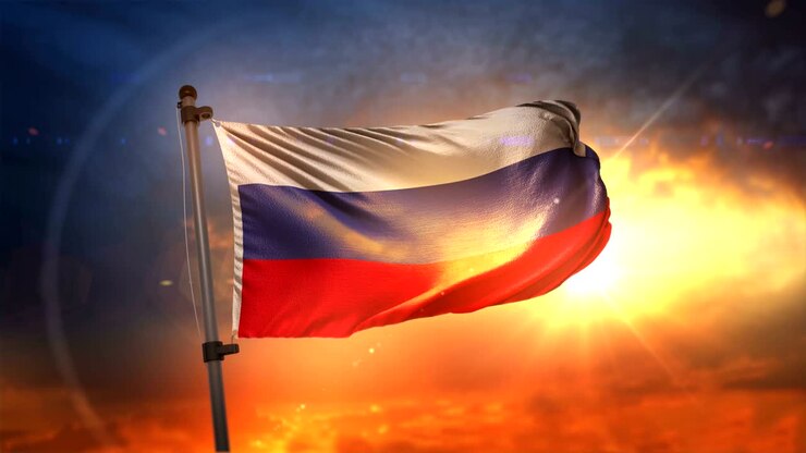 russische flagge im hintergrund bei wunderschönem sonnenaufgang loop slow motion 4k