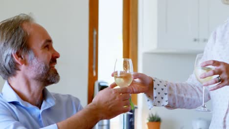 Couple-toasting-glasses-of-champagne-in-kitchen-4k