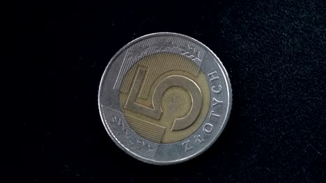 el anverso de una moneda polaca de 5 zloty