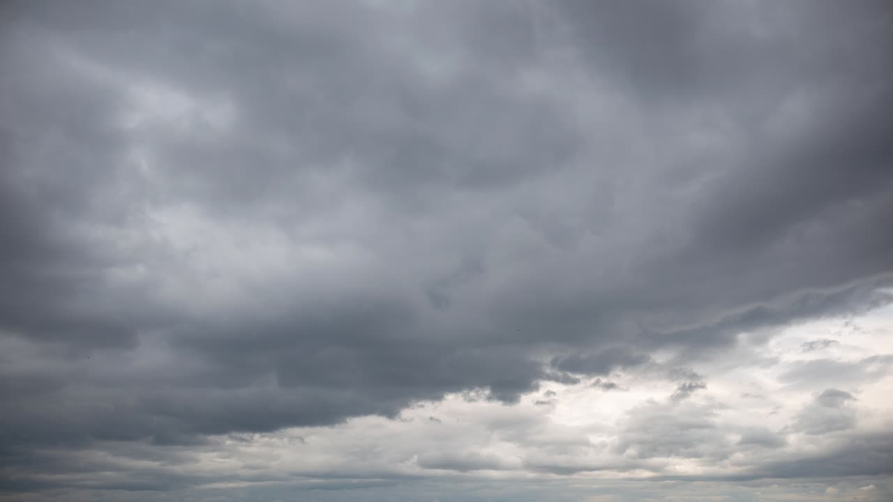 4k 배경의 폭풍우 구름과 함께 아름다운 파란 하늘