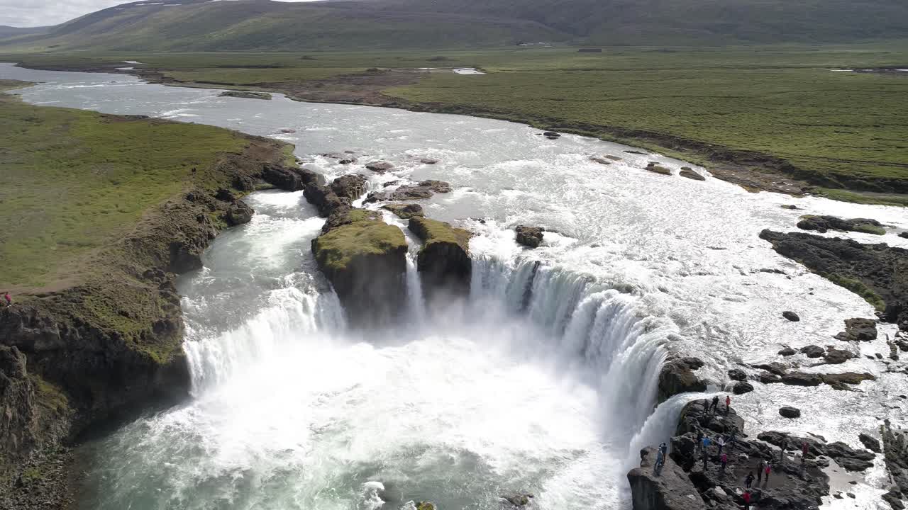 vista aérea de una cascada en islandia