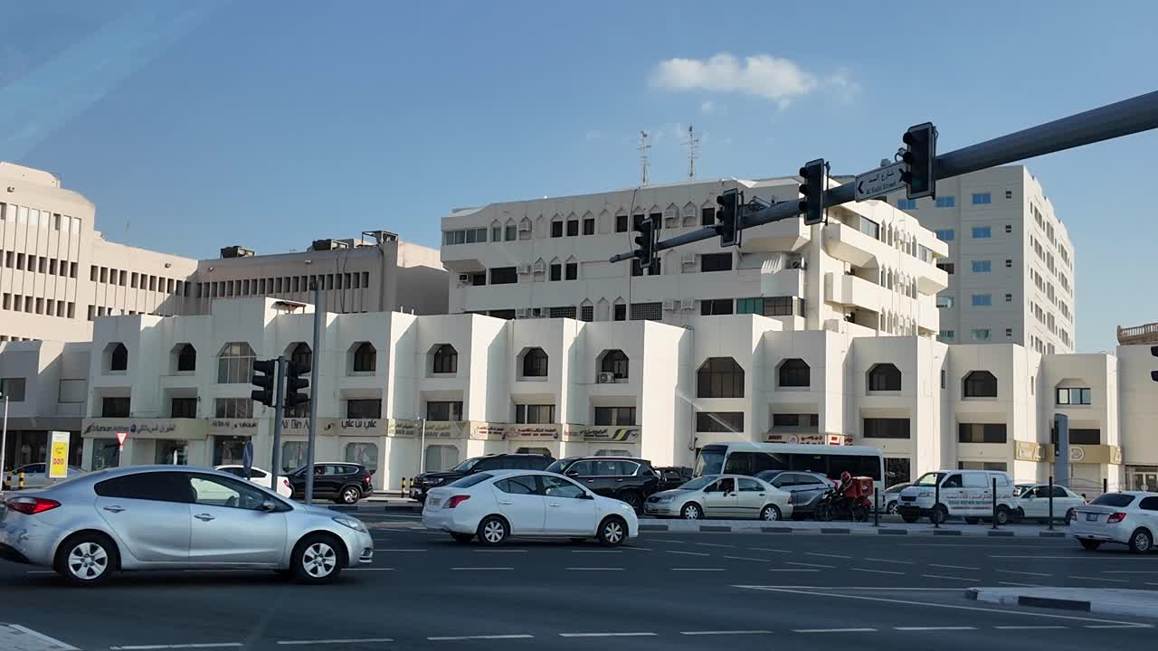 중동 도시의 거리 장면