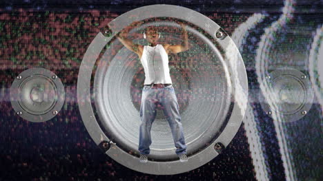 hombre en altavoz 00