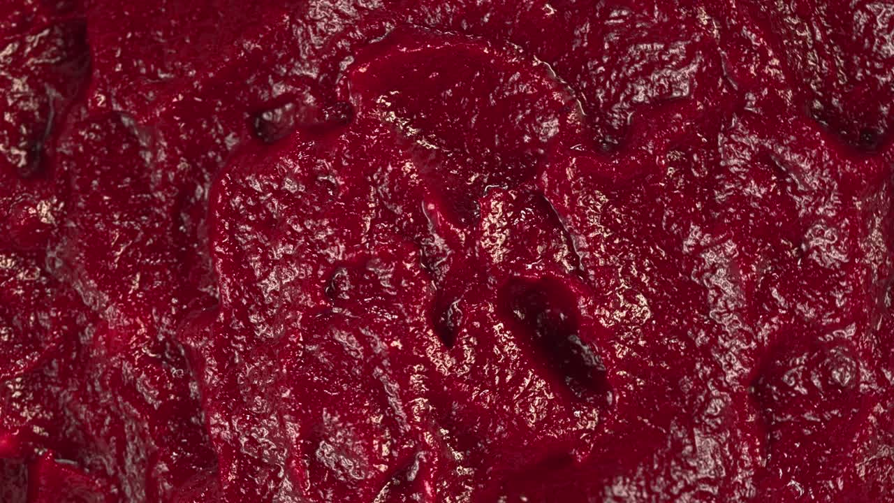 이스라엘 요리. 비트 퓨어 텍스처 클로즈업. 국가 음식, 중동 문화. 채식주의 채소 퓨어 간식. 비트 가루로 만든 애피테이저 회전