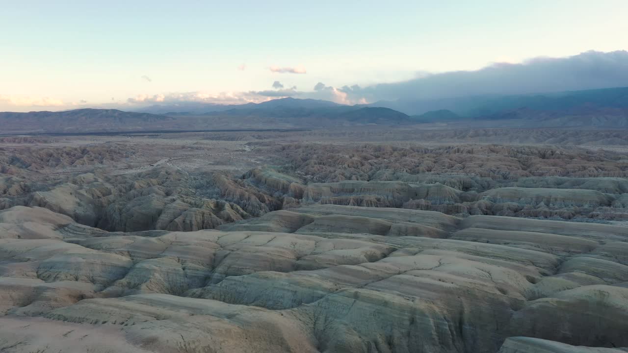 arroyo에서 k로 오버헤드 하향식 공중 촬영