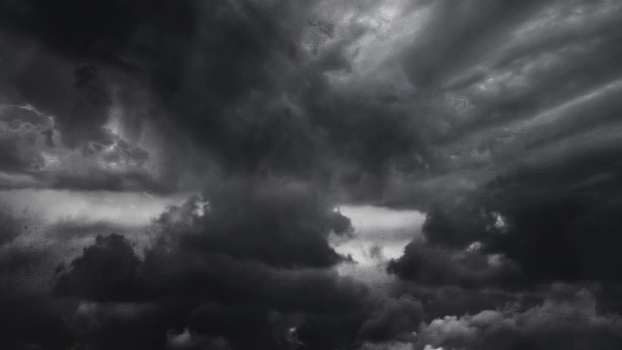 어두운 구름 4k 내부의 뇌우