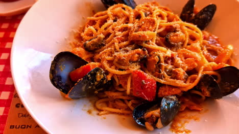 seafood pasta spaghetti mussel dish
