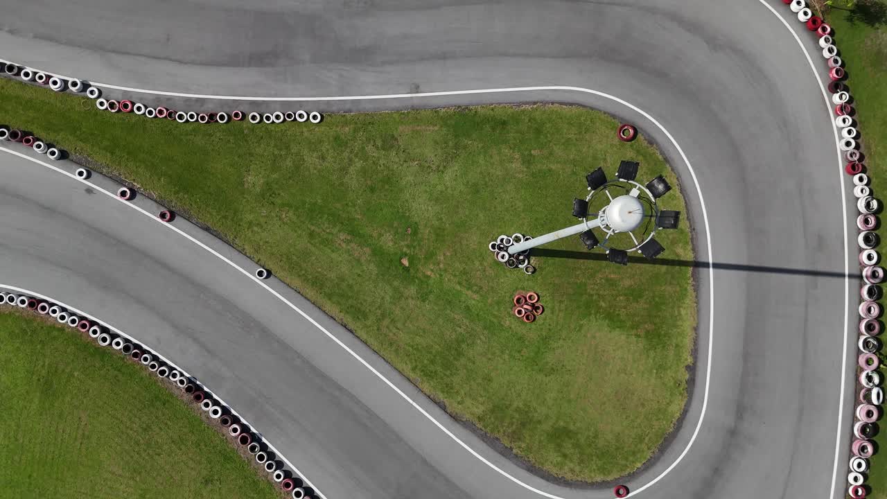 vista aérea de una pista de go-kart