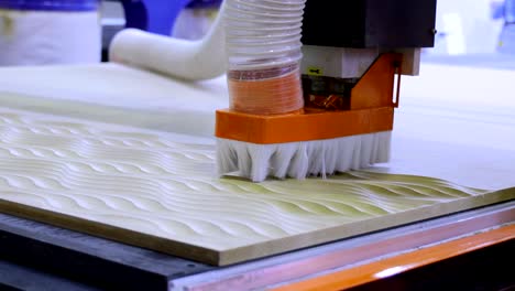 máquina de procesamiento de madera cnc, tecnología moderna en la industria.