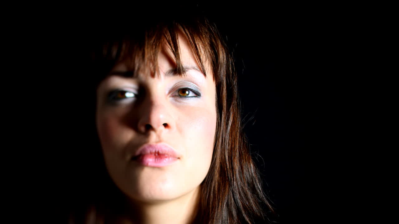 젊은 여자가 05가된다