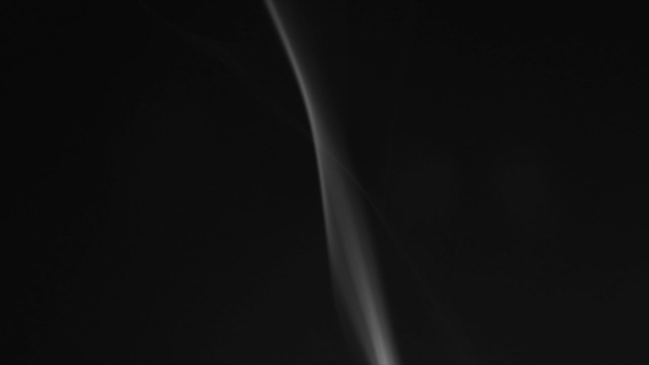 дым в замедленной съемке, танец дыма на черном фоне