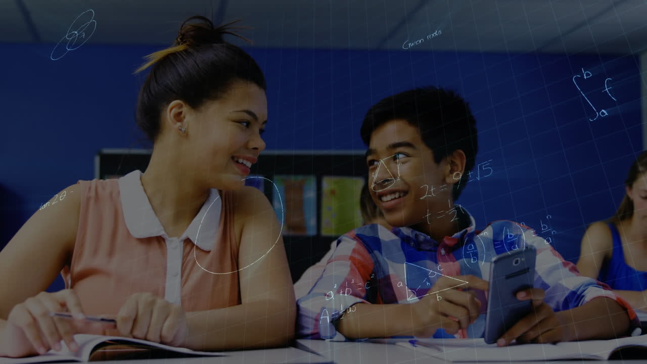 animación de fórmulas matemáticas sobre los alumnos en el aula
