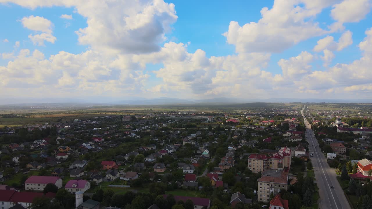 vista aérea de casas residenciales en zonas rurales suburbanas