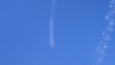 Flugvorführung-Von-Flugzeugen-Der-Kunstflugstaffel-3-Der-Indischen-Luftwaffe-Surya-Kiran