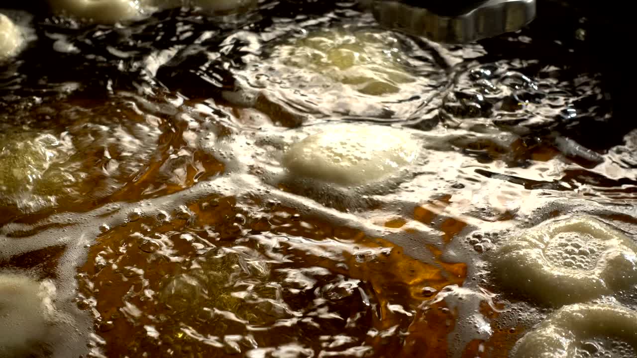 터키 아나톨리아의 전통적인 달한 디저트 도 lokma