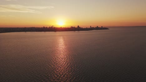 Panoramic-skyline-of-the-city-of-Posadas,-Argentina