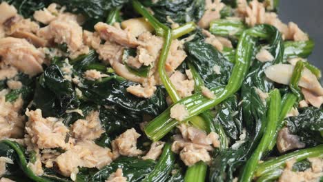 spinach with tuna and mushrooms