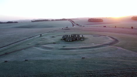 Stonehenge-at-sunrise-rotate-clip9