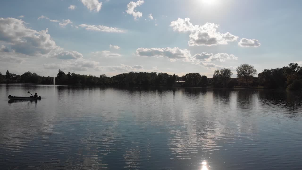 4k 30fps의 무인 항공기로 위에서 뮌헨 weisslingersee 호수