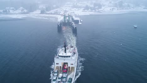 Ferry-departing-from-the-docks-of-Maine-USA