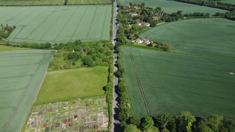 Video-De-Drones-De-4k-Del-Pueblo-De-Bridge-Cerca-De-Canterbury-Con-Campos-Verdes