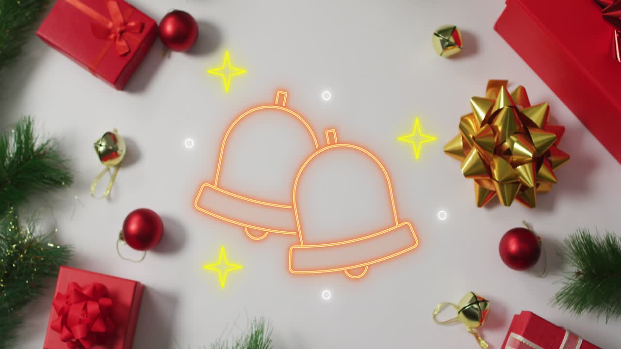 Animazione di auguri di Natale su un'etichetta, su sfondo bokeh