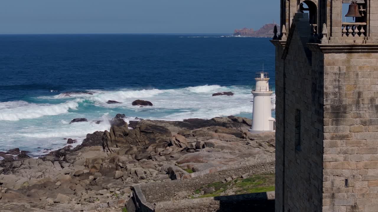 iglesia de virxe da barca en la orilla con faro revelado en muxia, españa
