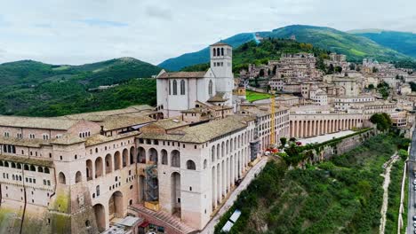 Flying-On-The-Monastery-Of-Sacro-Convento-In-Assisi,-Umbria,-Italy