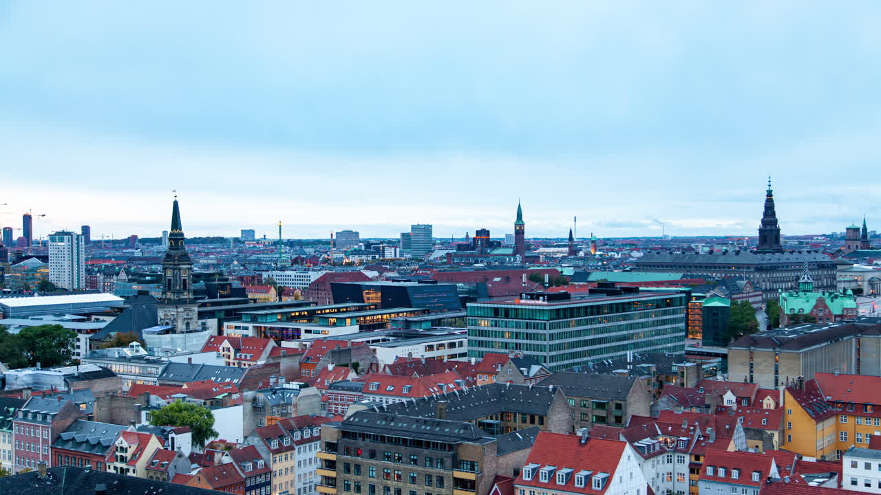 Copenhagen Skyline Timelapse: Transizione dal Tramonto alla Sera