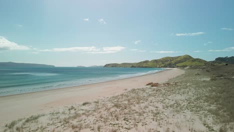 Flug-über-Sanddünen-In-Neuseeland