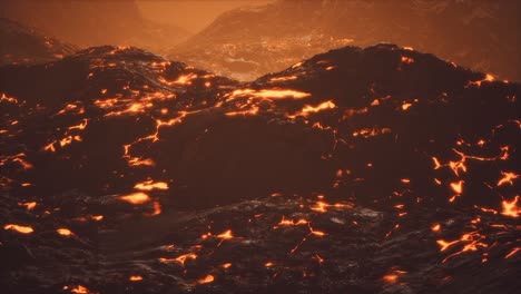 campos de lava y colinas en un volcán activo