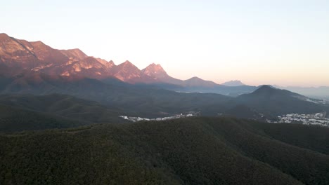 Drone-shot-of-the-mountains-surrounding-Monterrey,-Mexico-at-sunset