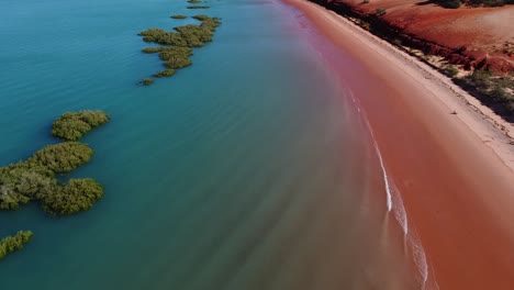 escondida en el camino al puerto de broome se encuentra la playa de los simpsons en la bahía de roebuck