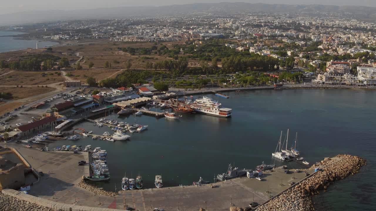 tomas aereas del puerto historico de paphos, chipre